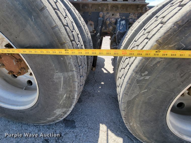 image for item FL9205 2005 Mack CHN  semi truck