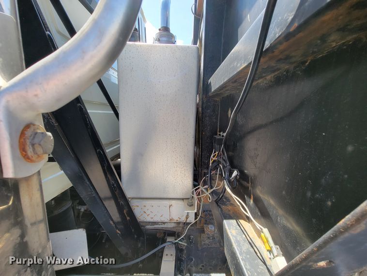 image for item FL9205 2005 Mack CHN  semi truck