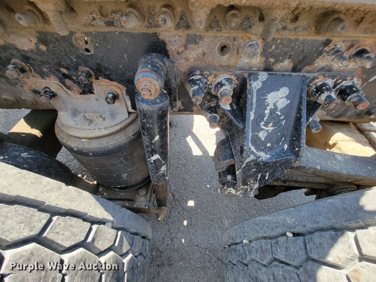 image for item FL9205 2005 Mack CHN  semi truck