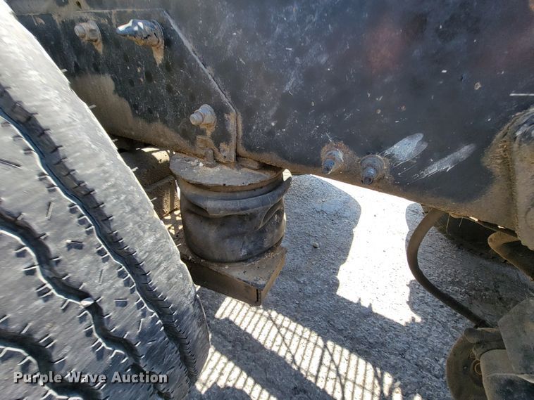 image for item FL9205 2005 Mack CHN  semi truck