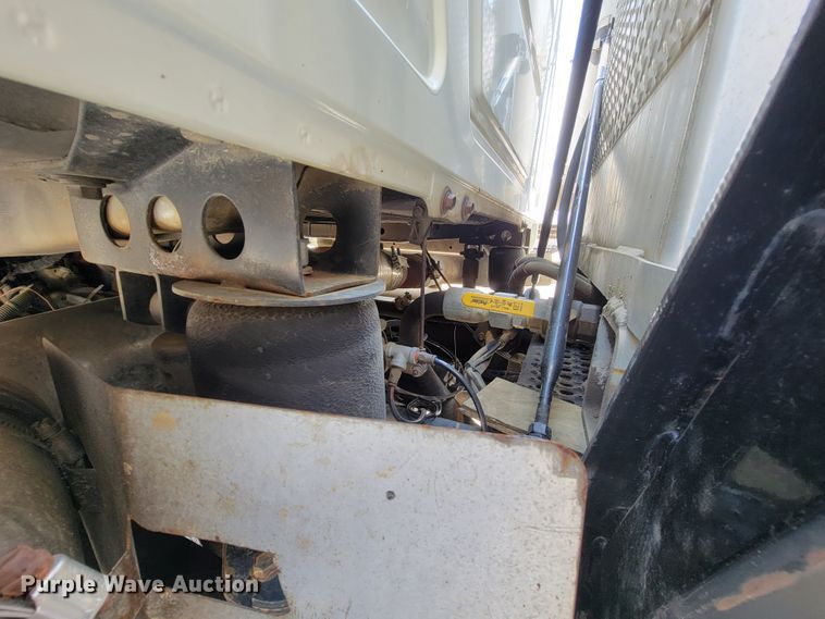 image for item FL9205 2005 Mack CHN  semi truck