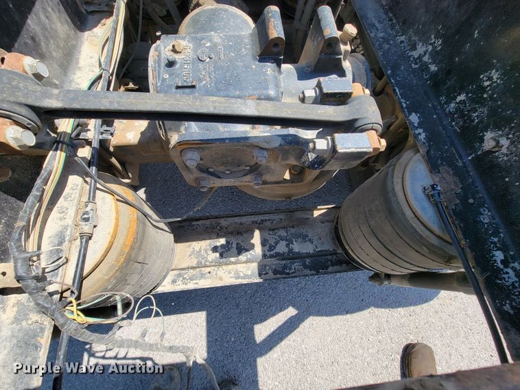 image for item FL9205 2005 Mack CHN  semi truck