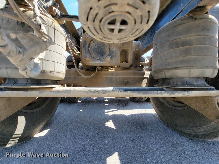 image for item FL9205 2005 Mack CHN  semi truck