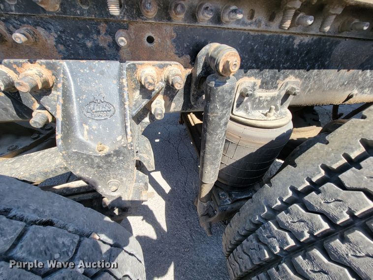 image for item FL9205 2005 Mack CHN  semi truck