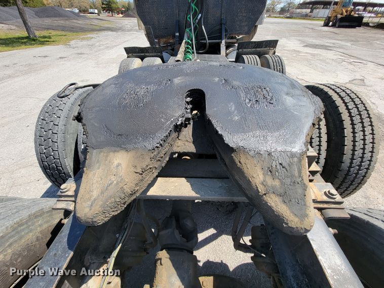 image for item FL9205 2005 Mack CHN  semi truck