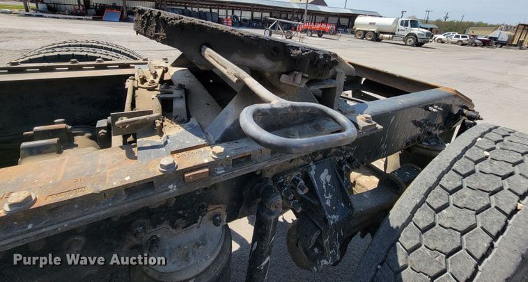 image for item FL9205 2005 Mack CHN  semi truck