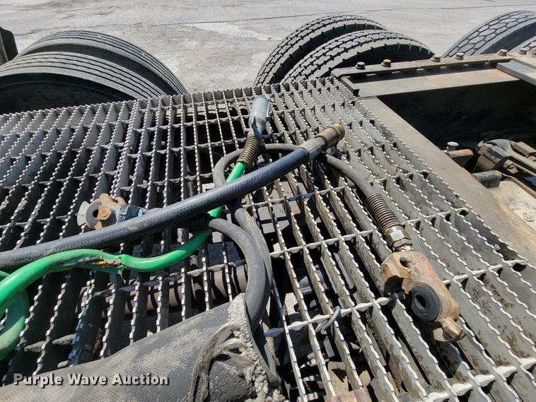 image for item FL9205 2005 Mack CHN  semi truck