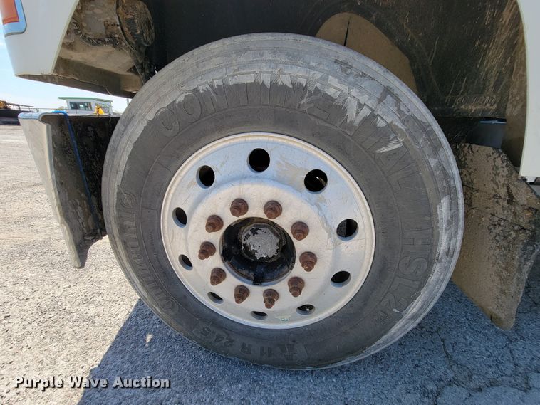 image for item FL9205 2005 Mack CHN  semi truck