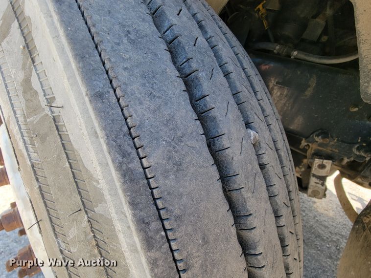 image for item FL9205 2005 Mack CHN  semi truck