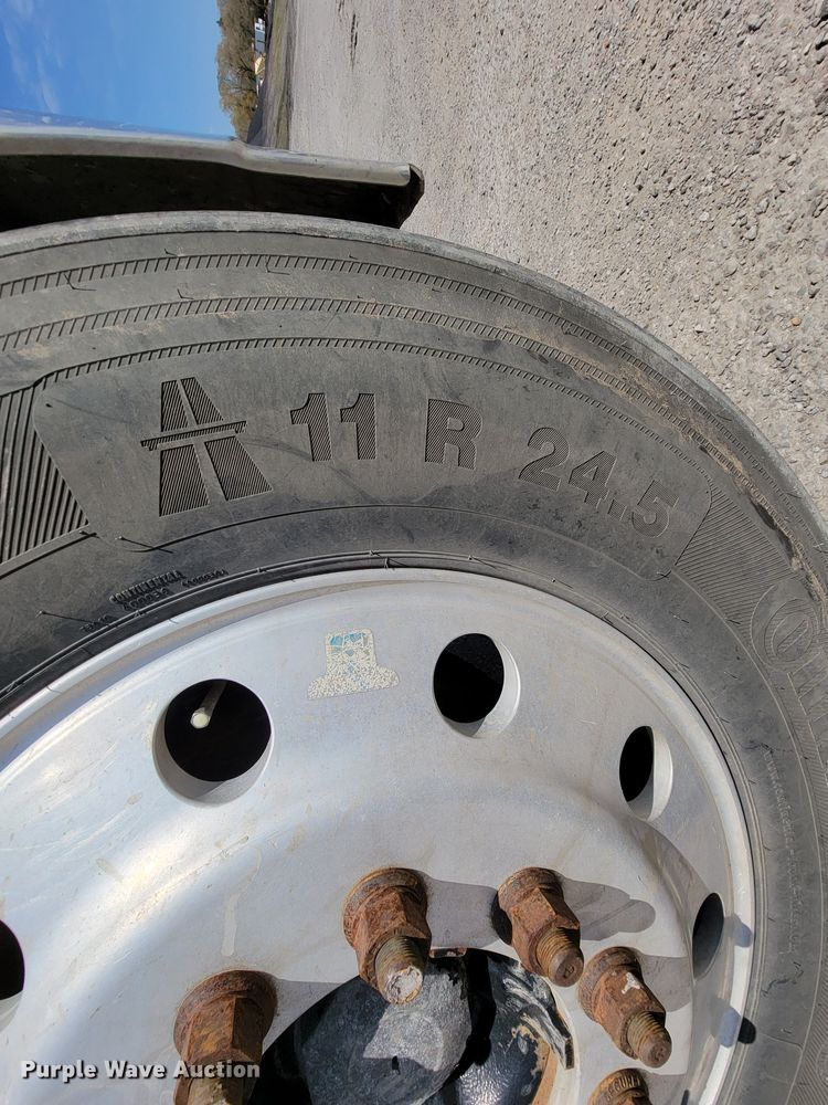 image for item FL9205 2005 Mack CHN  semi truck