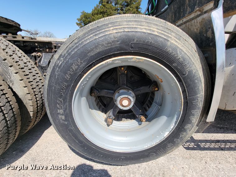 image for item FL9205 2005 Mack CHN  semi truck