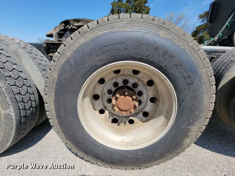 image for item FL9205 2005 Mack CHN  semi truck