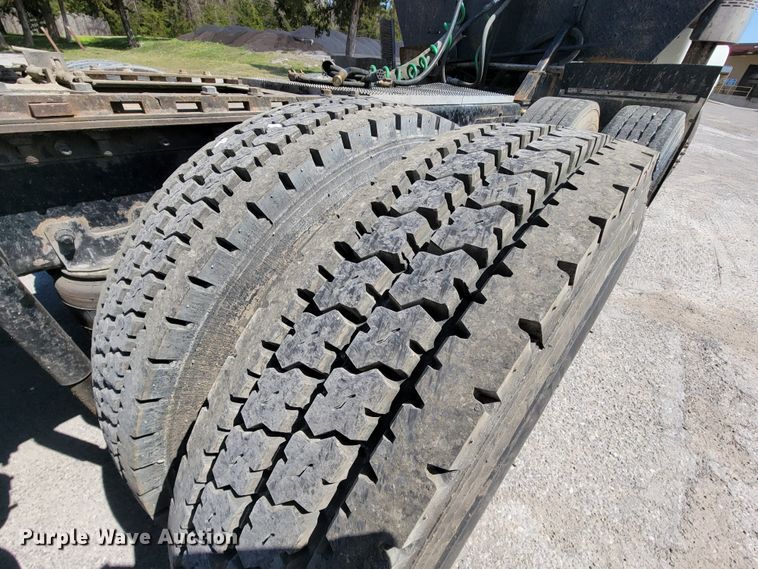 image for item FL9205 2005 Mack CHN  semi truck