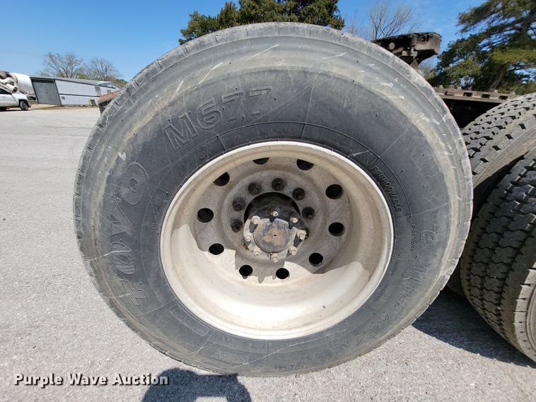 image for item FL9205 2005 Mack CHN  semi truck