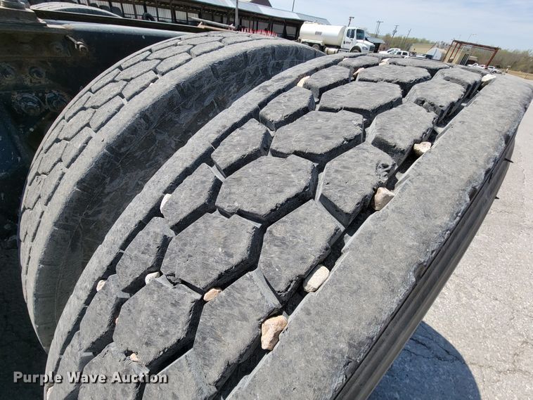 image for item FL9205 2005 Mack CHN  semi truck