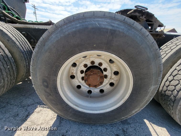 image for item FL9205 2005 Mack CHN  semi truck