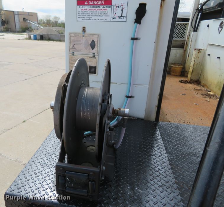 image for item FP9258 2009 International WorkStar 7400  utility / service truck