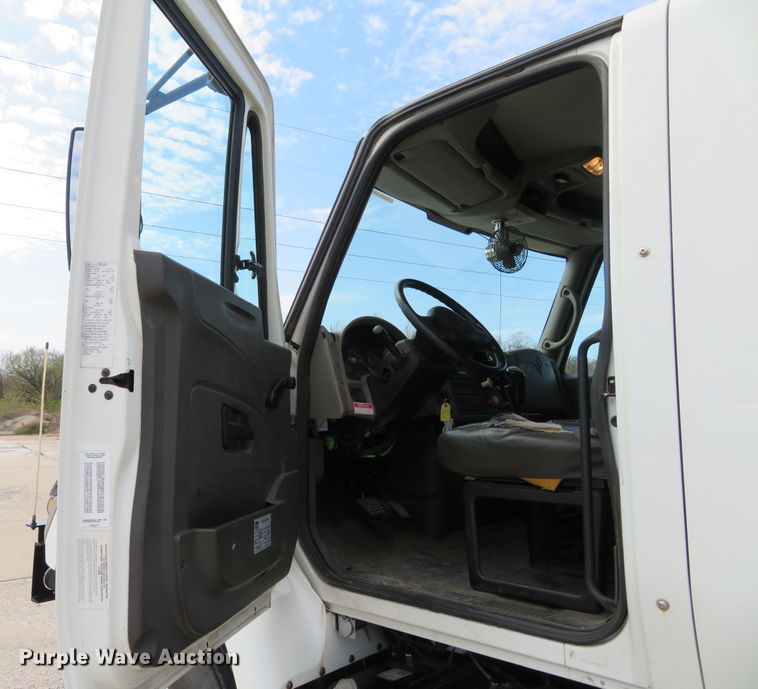 image for item FP9258 2009 International WorkStar 7400  utility / service truck