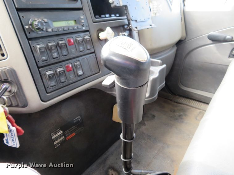 image for item FP9258 2009 International WorkStar 7400  utility / service truck