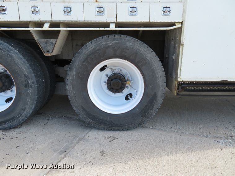 image for item FP9258 2009 International WorkStar 7400  utility / service truck