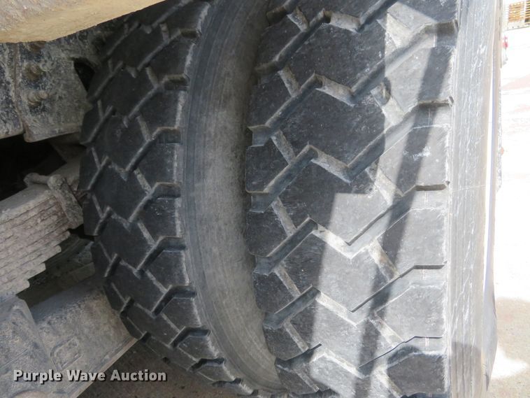 image for item FP9258 2009 International WorkStar 7400  utility / service truck