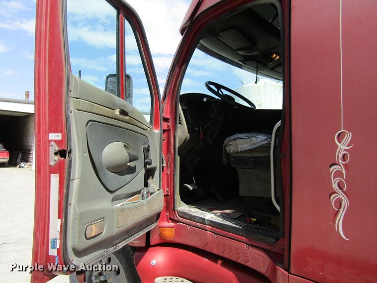 image for item GC9853 1998 Kenworth T2000  semi truck with trailer