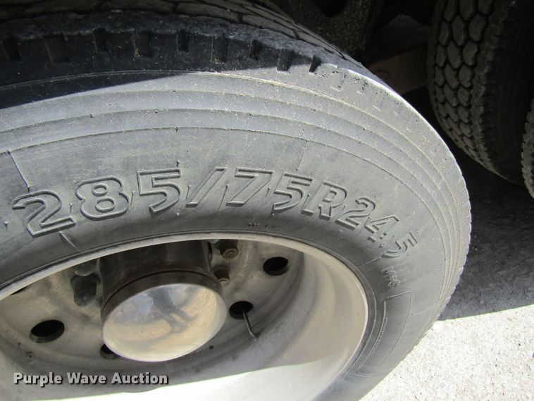 image for item GC9853 1998 Kenworth T2000  semi truck with trailer