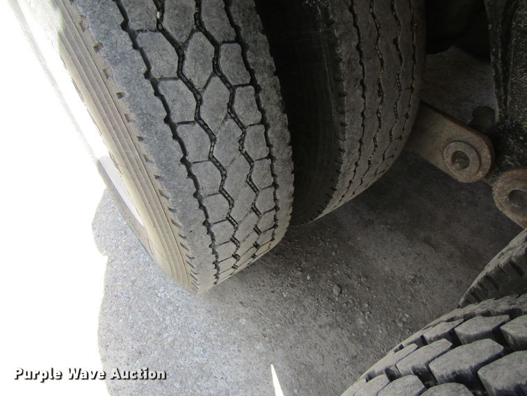 image for item GC9853 1998 Kenworth T2000  semi truck with trailer