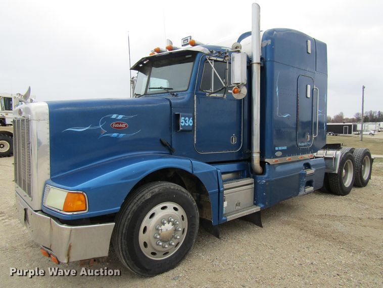 image for item GC9882 1994 Peterbilt 377  semi truck