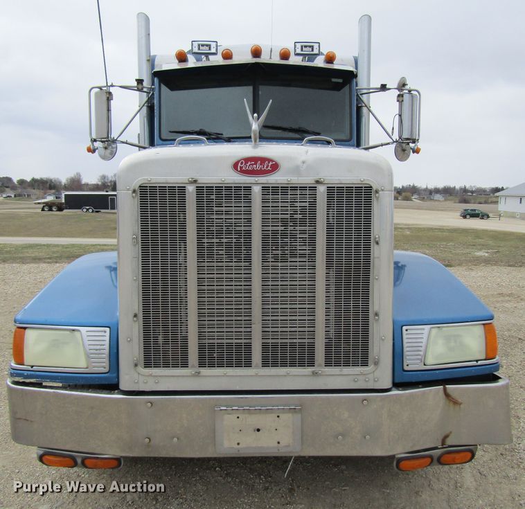image for item GC9882 1994 Peterbilt 377  semi truck