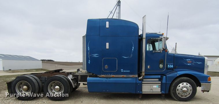image for item GC9882 1994 Peterbilt 377  semi truck