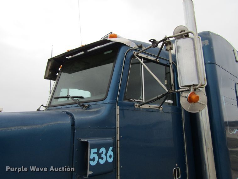 image for item GC9882 1994 Peterbilt 377  semi truck