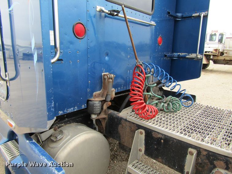 image for item GC9882 1994 Peterbilt 377  semi truck