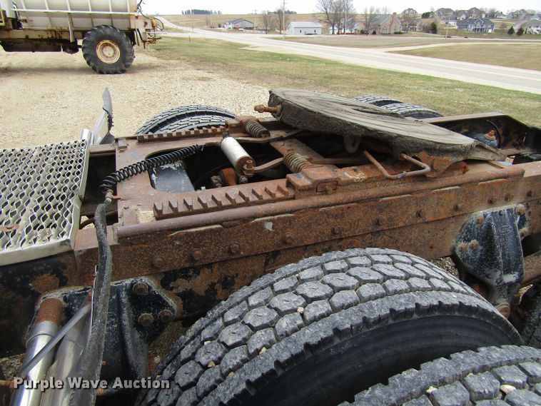 image for item GC9882 1994 Peterbilt 377  semi truck