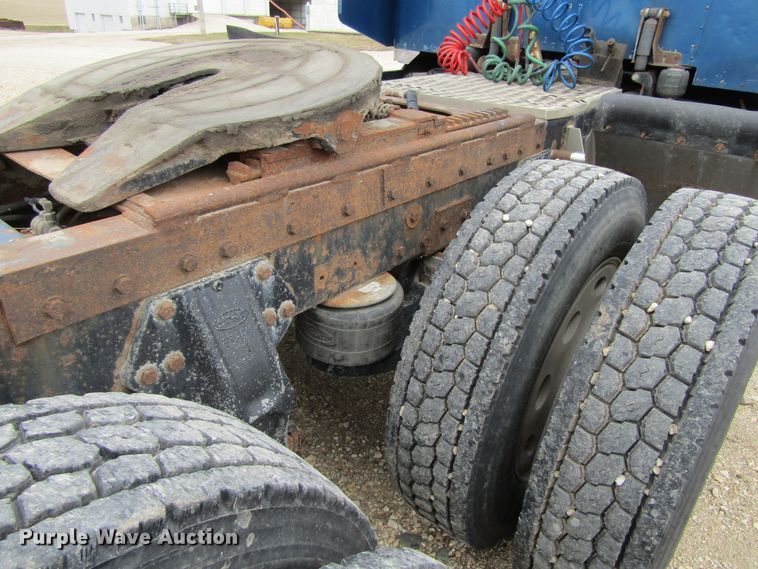 image for item GC9882 1994 Peterbilt 377  semi truck