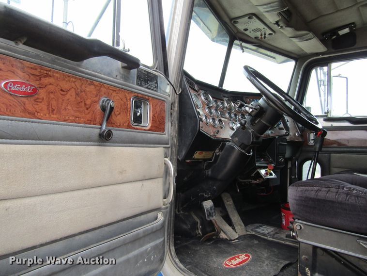 image for item GC9882 1994 Peterbilt 377  semi truck