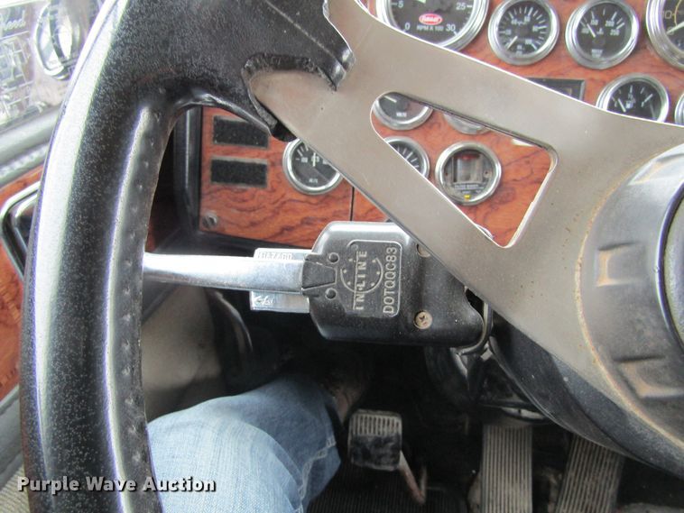 image for item GC9882 1994 Peterbilt 377  semi truck