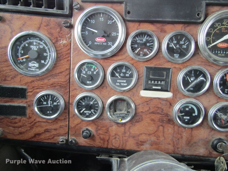 image for item GC9882 1994 Peterbilt 377  semi truck