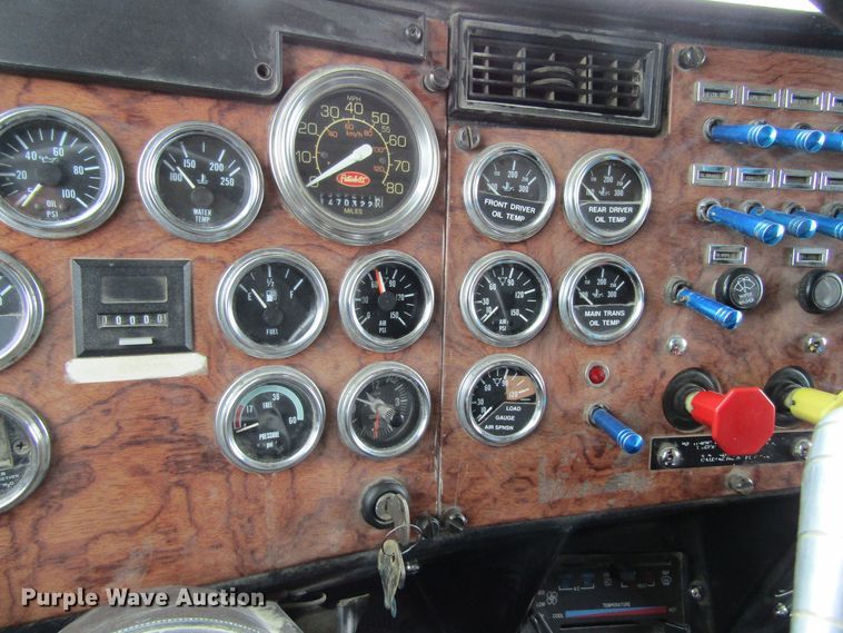 image for item GC9882 1994 Peterbilt 377  semi truck