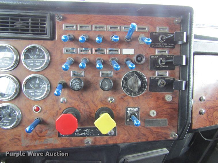 image for item GC9882 1994 Peterbilt 377  semi truck