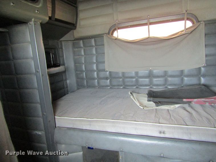 image for item GC9882 1994 Peterbilt 377  semi truck