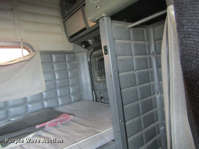 image for item GC9882 1994 Peterbilt 377  semi truck