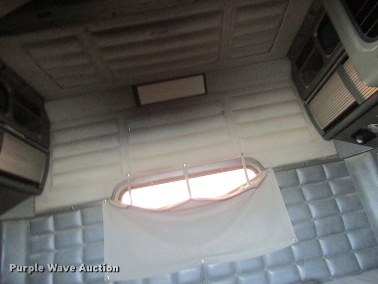 image for item GC9882 1994 Peterbilt 377  semi truck