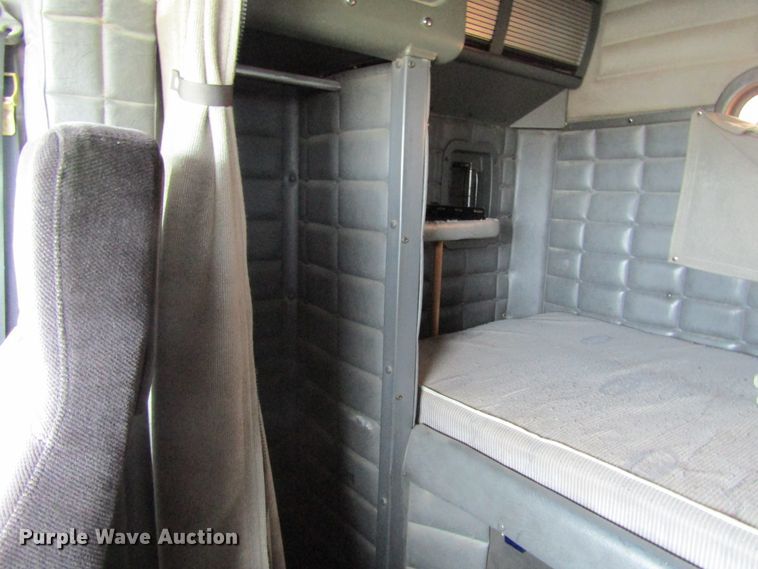 image for item GC9882 1994 Peterbilt 377  semi truck