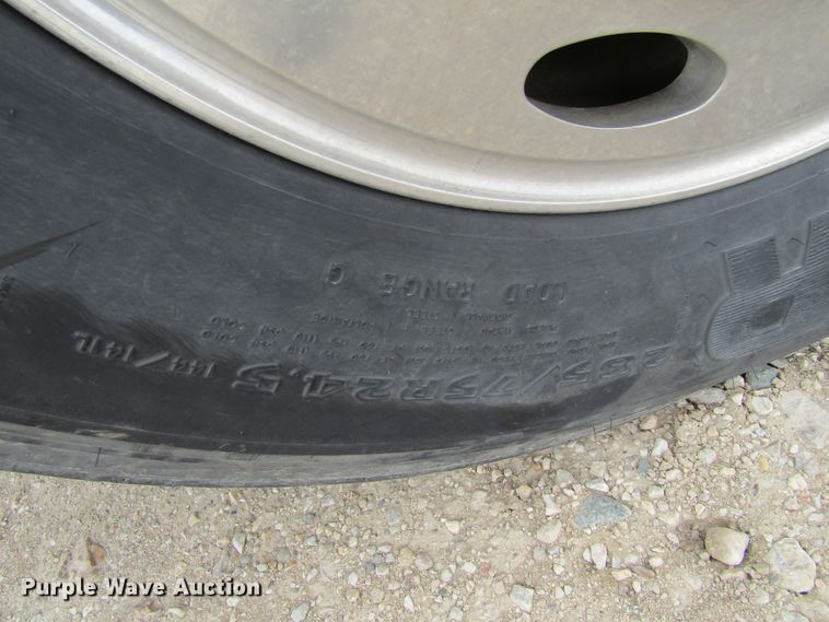 image for item GC9882 1994 Peterbilt 377  semi truck