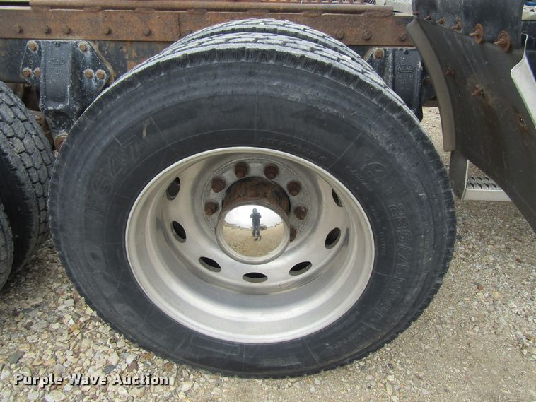 image for item GC9882 1994 Peterbilt 377  semi truck