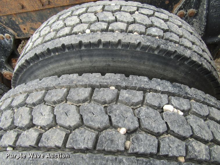 image for item GC9882 1994 Peterbilt 377  semi truck