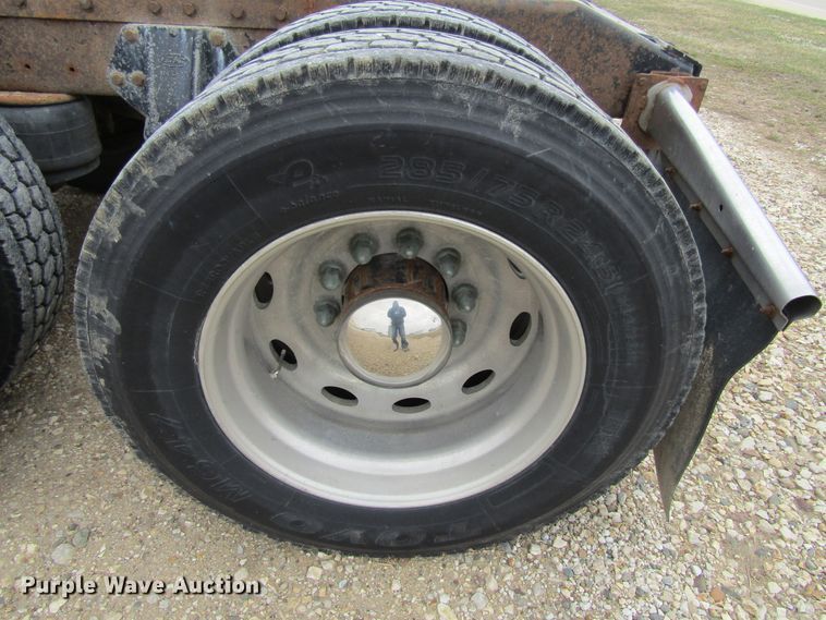 image for item GC9882 1994 Peterbilt 377  semi truck