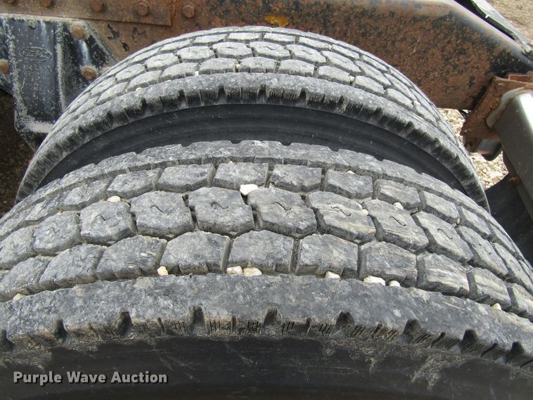 image for item GC9882 1994 Peterbilt 377  semi truck