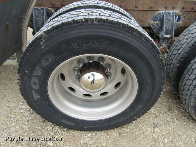 image for item GC9882 1994 Peterbilt 377  semi truck